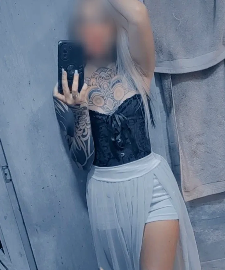 Anna, 24