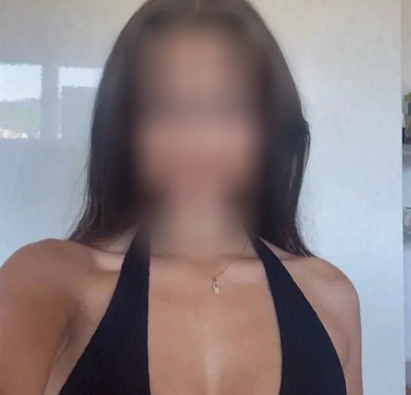 Daniela, 23
