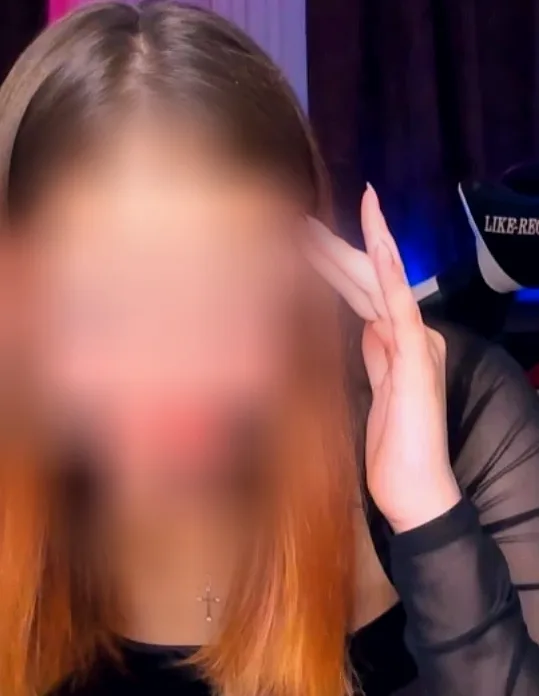 Isabella, 28