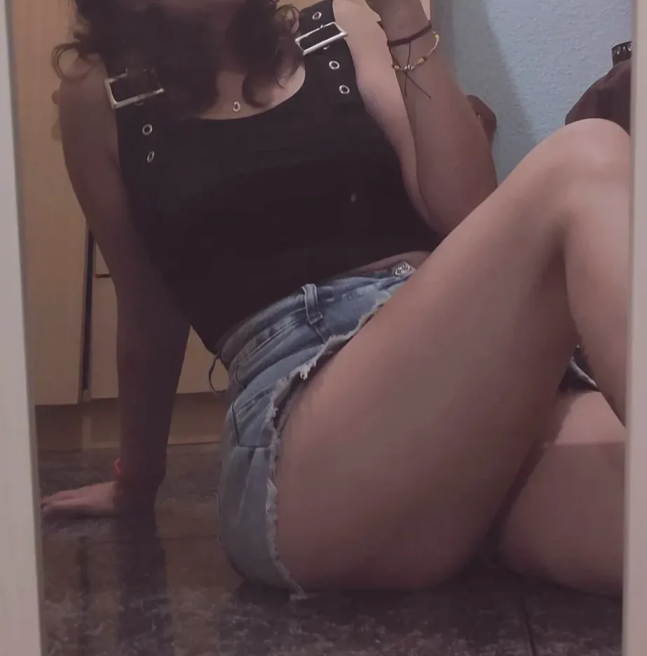 Jasmin, 32