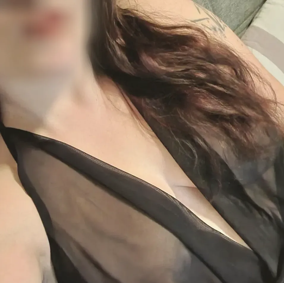 Nadine, 31
